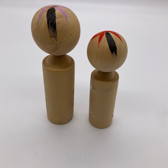 TWO VINTAGE WOOD JAPANESE KOKESHI DOLLS - Picture 4 of 13